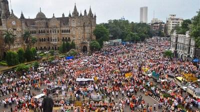1 Lakh Kg Waste At Mumbai’s Azad Maidan: As Maratha Stir Ends, BMC ...