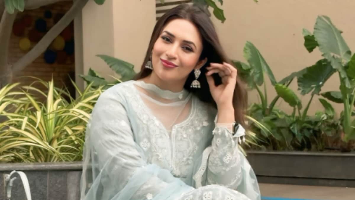Divyanka Tripathi Dahiya Stuns in Blue Anarkali Ensemble