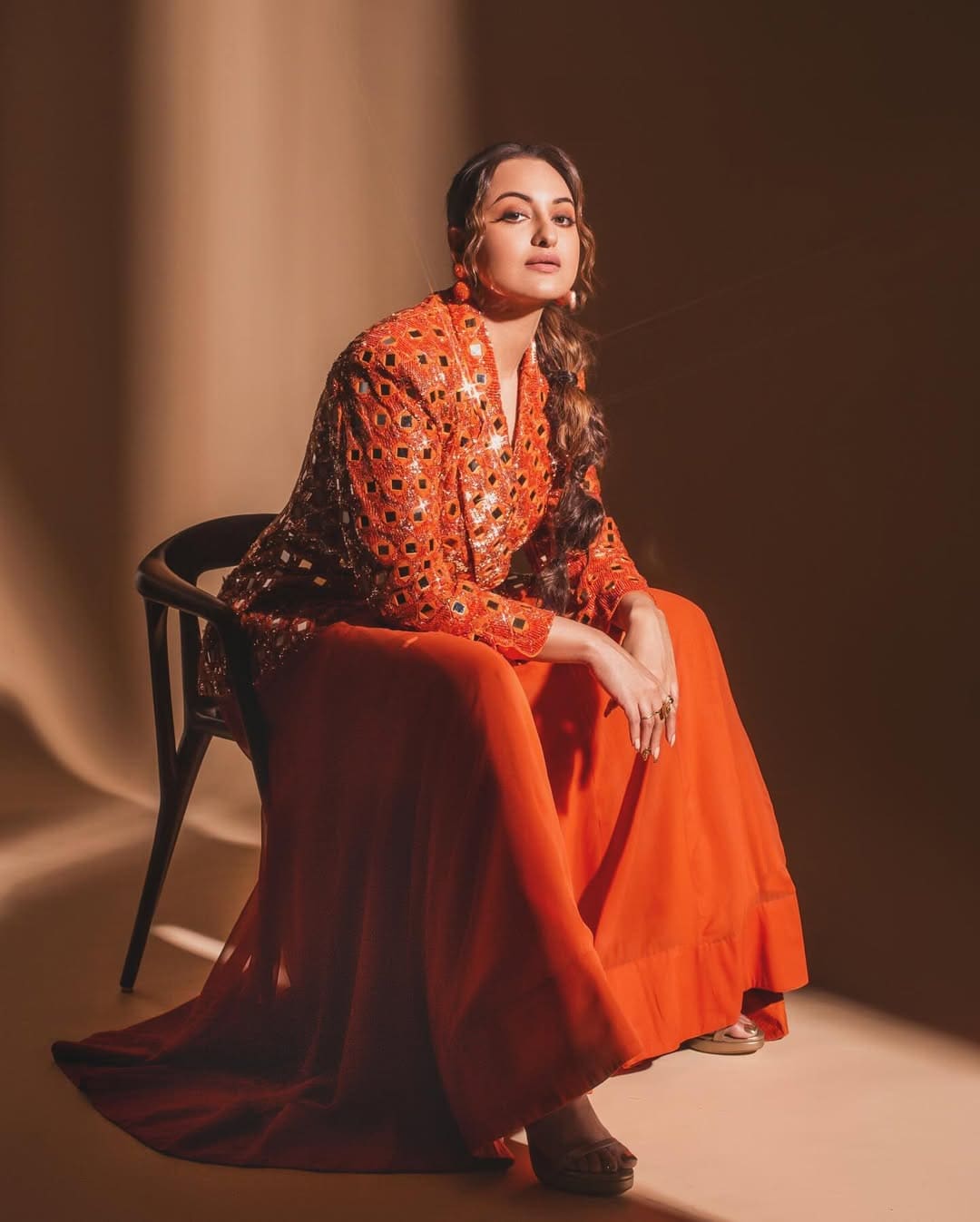 8 Celeb Inspired Orange Ethnic Outfit For Navratri Day 7 8 Celeb Inspired Orange Ethnic Outfit For Navratri Day 7