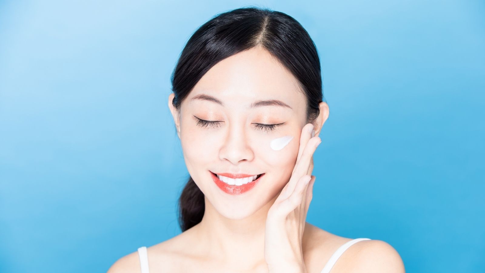 Unlock Glowing Skin: Apply Your Products In This Order Unlock Glowing Skin: Apply Your Products In This Order