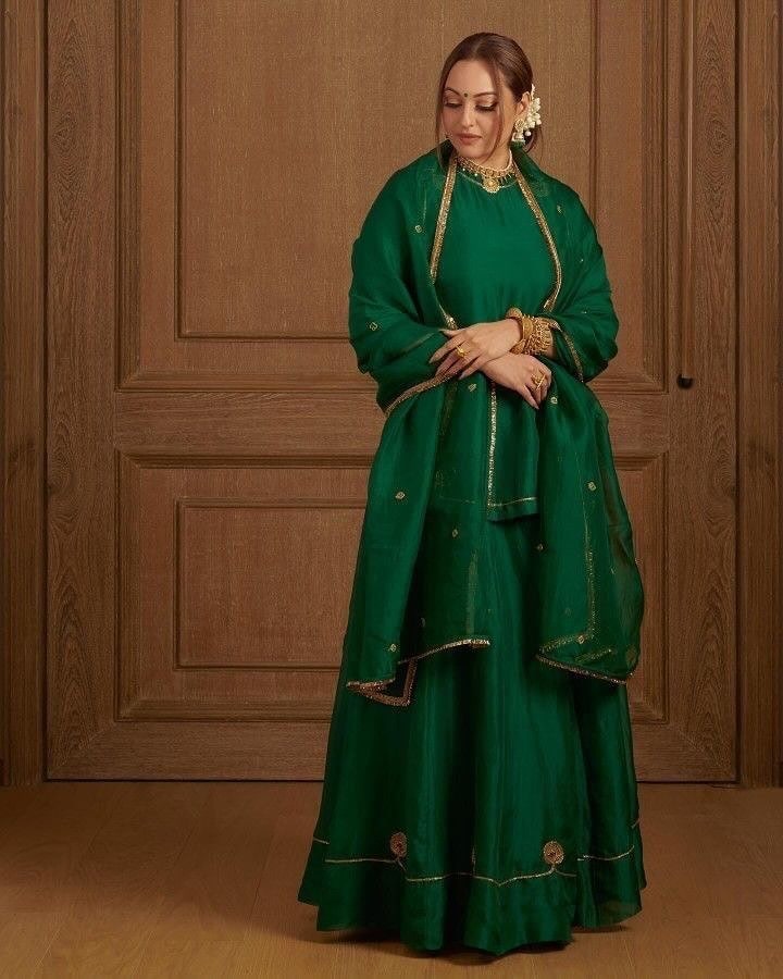8 Celeb Inspired Ethnic Outfit For Navratri Day 5