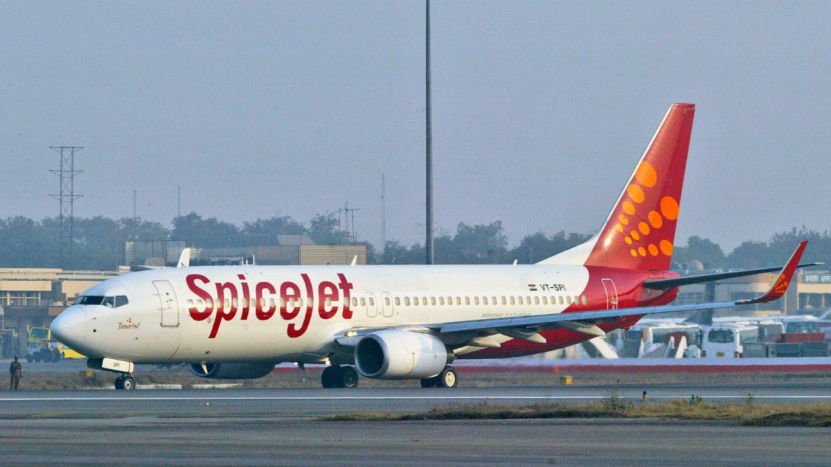 <div>14-Hour Delay, Just A Burger & Some Fries: SpiceJet Ordered To Pay Passenger Rs 55K</div>