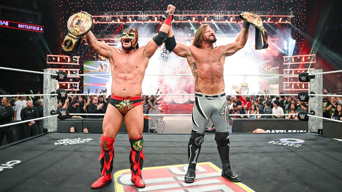 WWE टॅग टीम टायटल्स मिळवण्यासाठी ड्रॅगन ली आणि AJ स्टाइल्सने दिवसभरातील सर्वोत्तम कामगिरी केली. (WWE) 