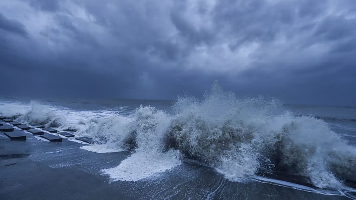 Heavy Rain Lash Coastal Areas In Andhra Pradesh As Cyclone Montha Nears Landfall