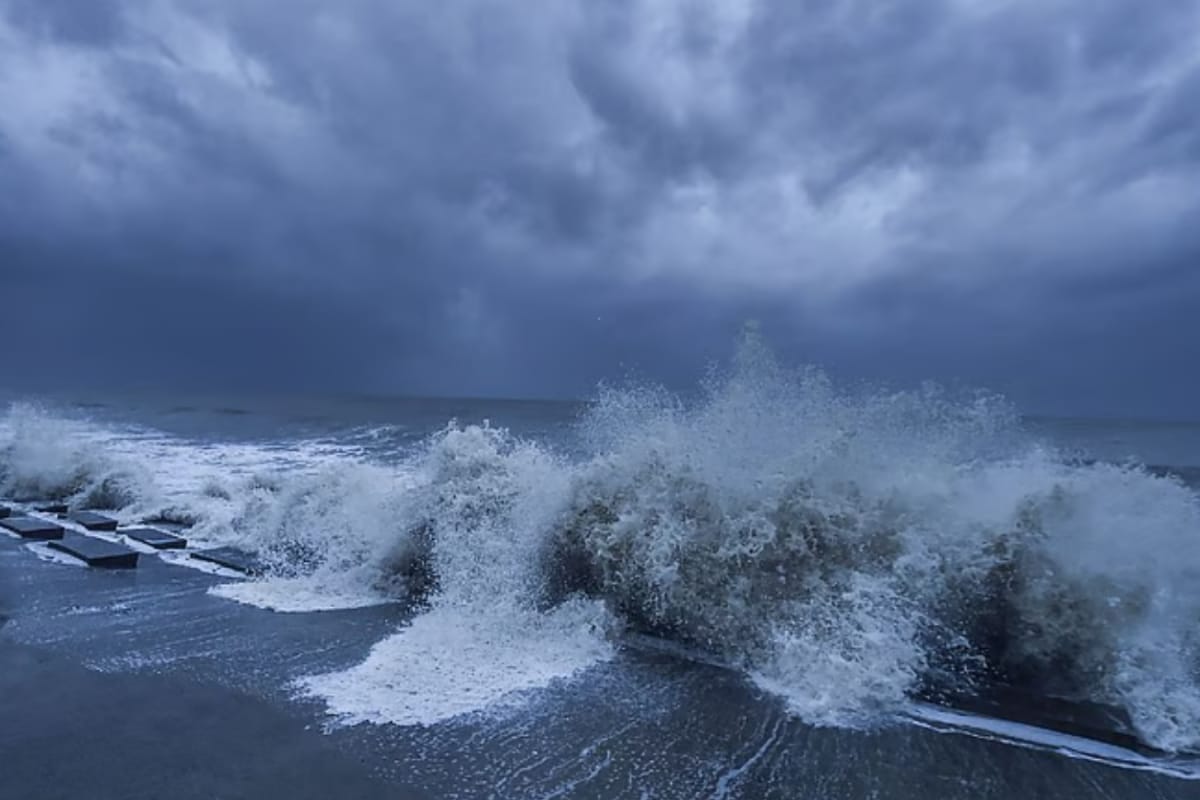 Cyclone Montha Live Updates: Andhra Pradesh Braces For Landfall; Schools Closed Amid Red Alert In 7 Districts