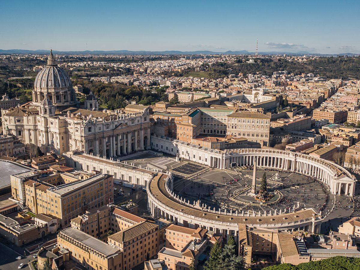 CITÉ DU VATICAN This Country Has Just 882 People: Discover The World's Smallest Nation
