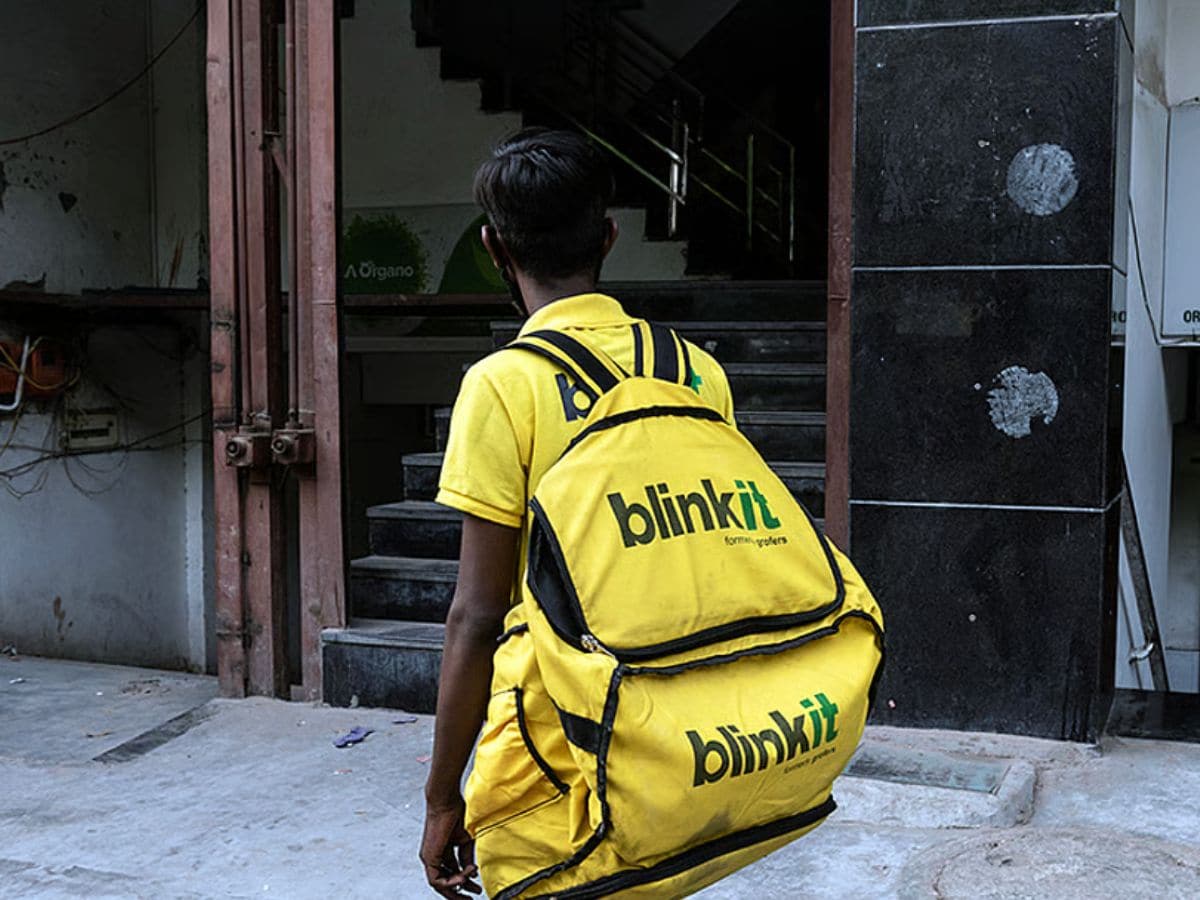 A recent experiment by a YouTuber has sparked a wider debate on the earnings of Blinkit delivery partners. Instead of relying on speculation, the content creator signed up with the platform, worked as a delivery partner, and documented his experience on video — from receiving an order on the app, to collecting items from a store, and finally delivering them to a customer. A recent experiment by a YouTuber has sparked a wider debate on the earnings of Blinkit delivery partners. Instead of relying on speculation, the content creator signed up with the platform, worked as a delivery partner, and documented his experience on video — from receiving an order on the app, to collecting items from a store, and finally delivering them to a customer.