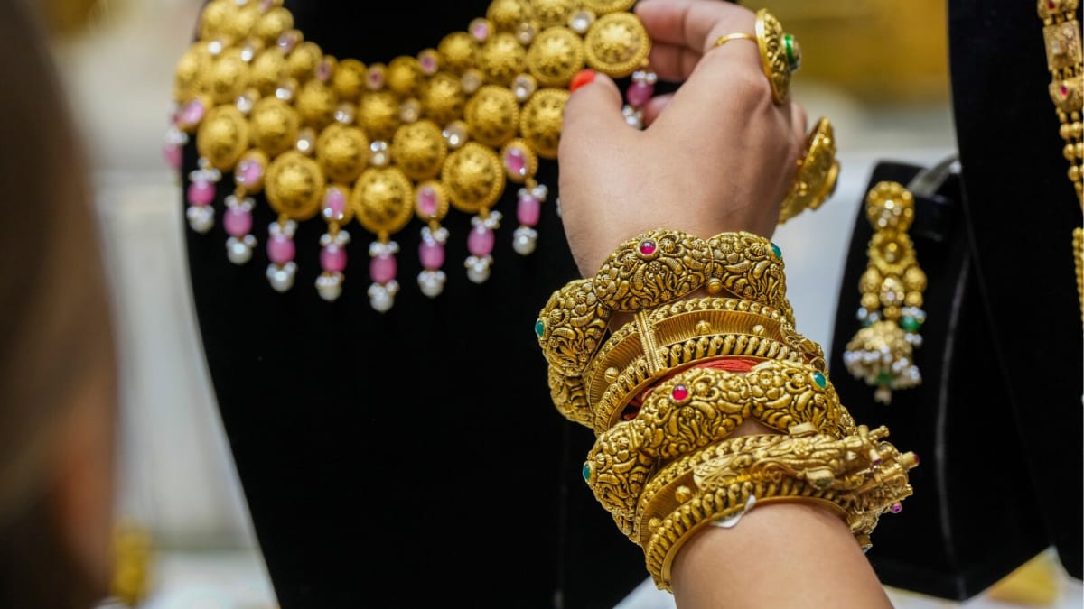 Buying Gold This Diwali? Here’s How To Check The Purity Of Your Jewellery
