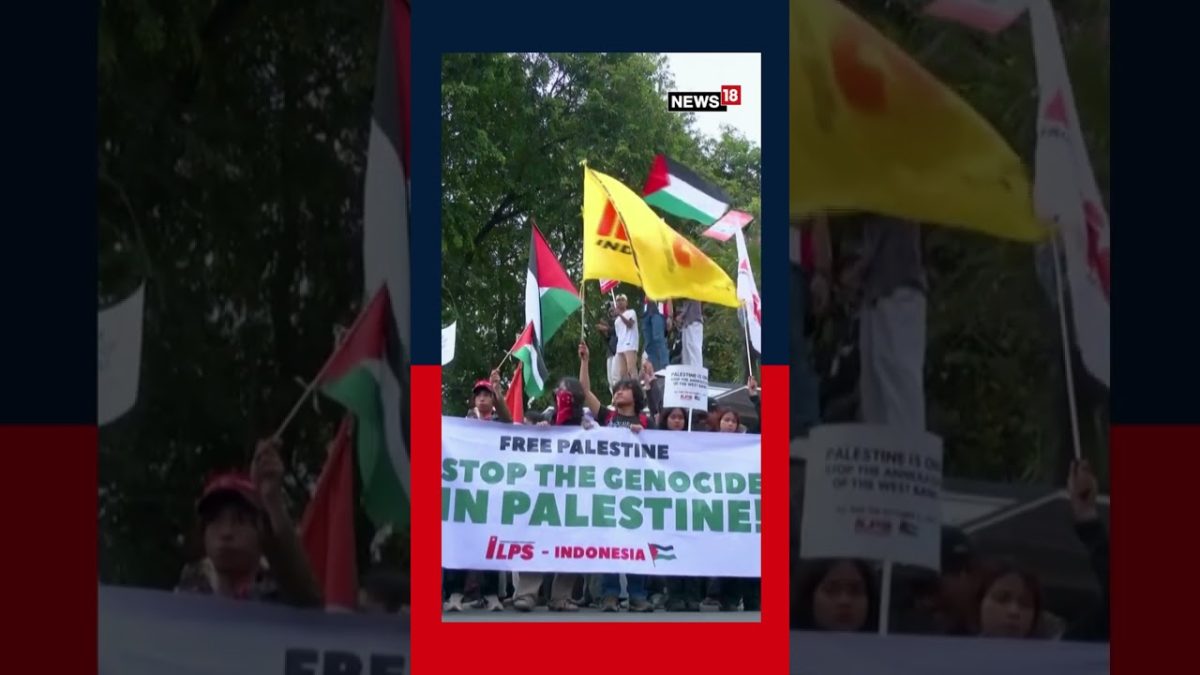 Pro-Palestinian Demonstrators Rally with Flags and Banners, Police ...