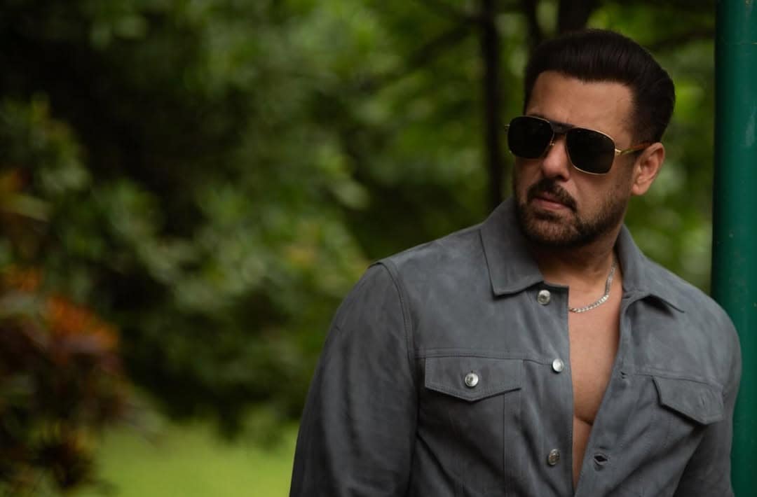 In a surprising turn, Salman was seen sharing a warm moment with Danny’s son, Rinzing Denzongpa. A photo of Salman kissing Rinzing on the cheek went viral, sparking speculation that the icy equation between the two families may be thawing. In a surprising turn, Salman was seen sharing a warm moment with Danny’s son, Rinzing Denzongpa. A photo of Salman kissing Rinzing on the cheek went viral, sparking speculation that the icy equation between the two families may be thawing.