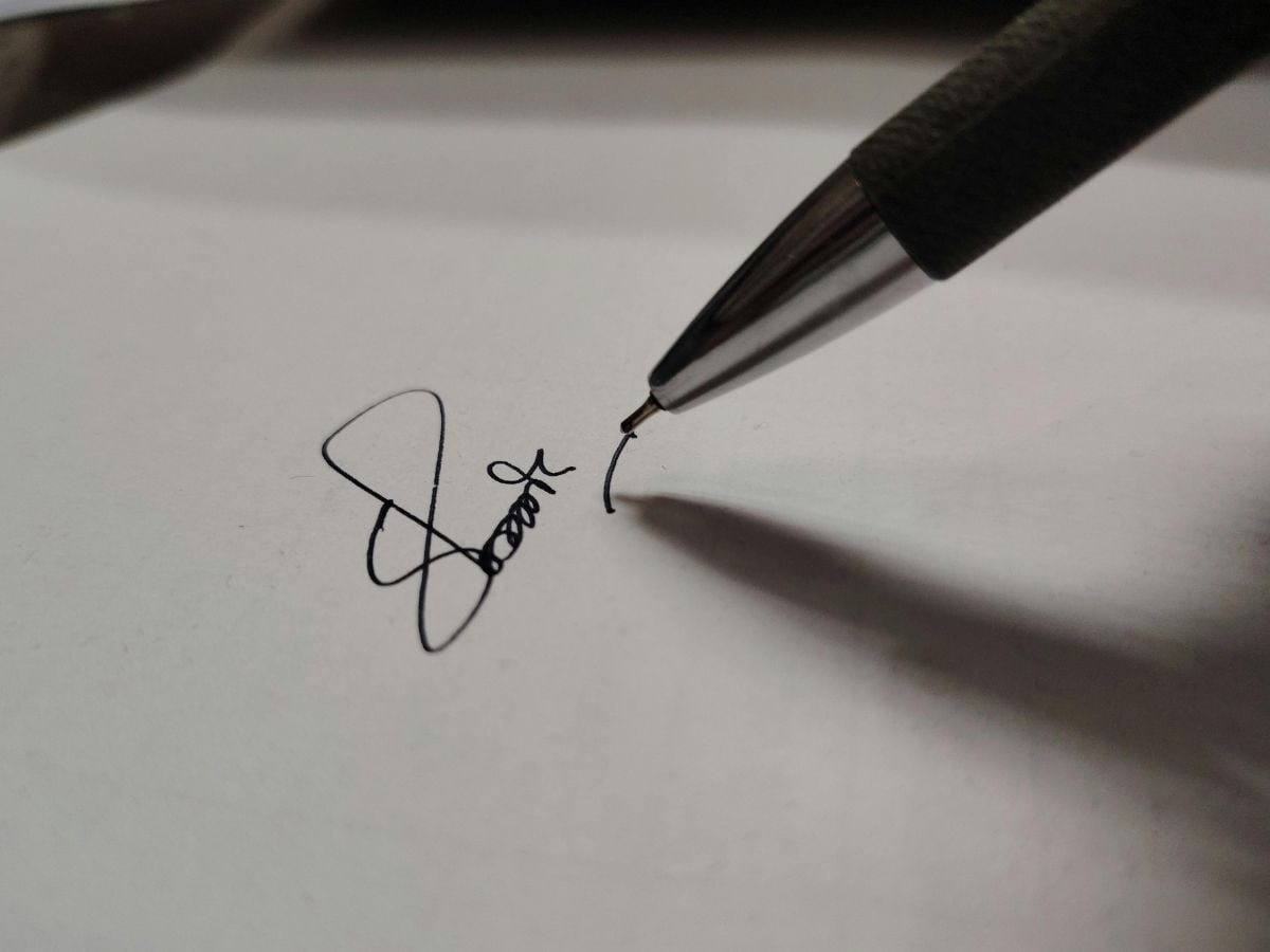Do You Know Why Govt Officials Use Green Ink? Here’s What It Really Means
