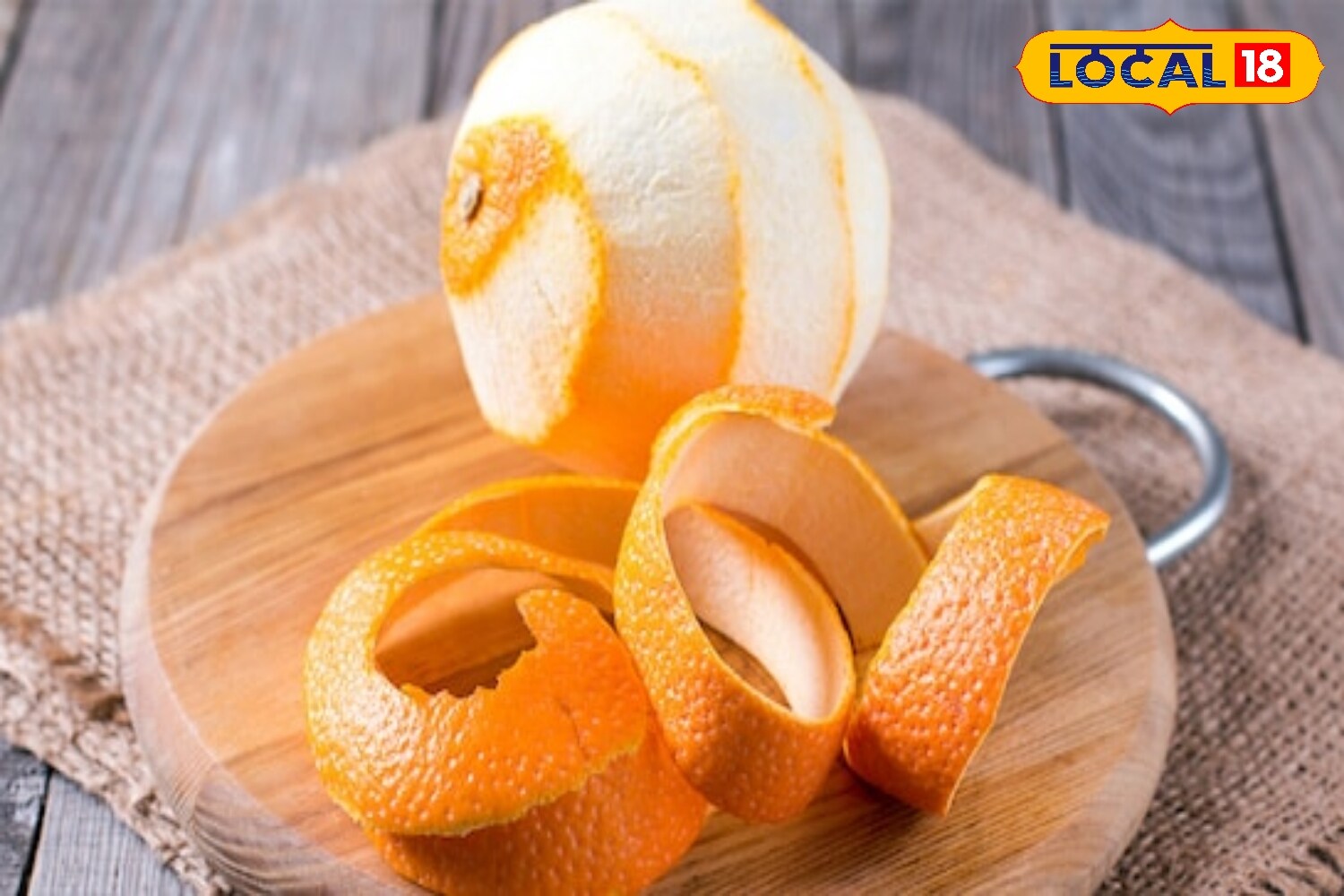 छिलके बदलते रहें 2-3 दिन में छिलके सूख जाते हैं और उनकी खुशबू चली जाती है सूखे हुए छिलकों को फेंक दें और नए ताजे छिलके रख दें। छिलके बदलते रहें 2-3 दिन में छिलके सूख जाते हैं और उनकी खुशबू चली जाती है सूखे हुए छिलकों को फेंक दें और नए ताजे छिलके रख दें।