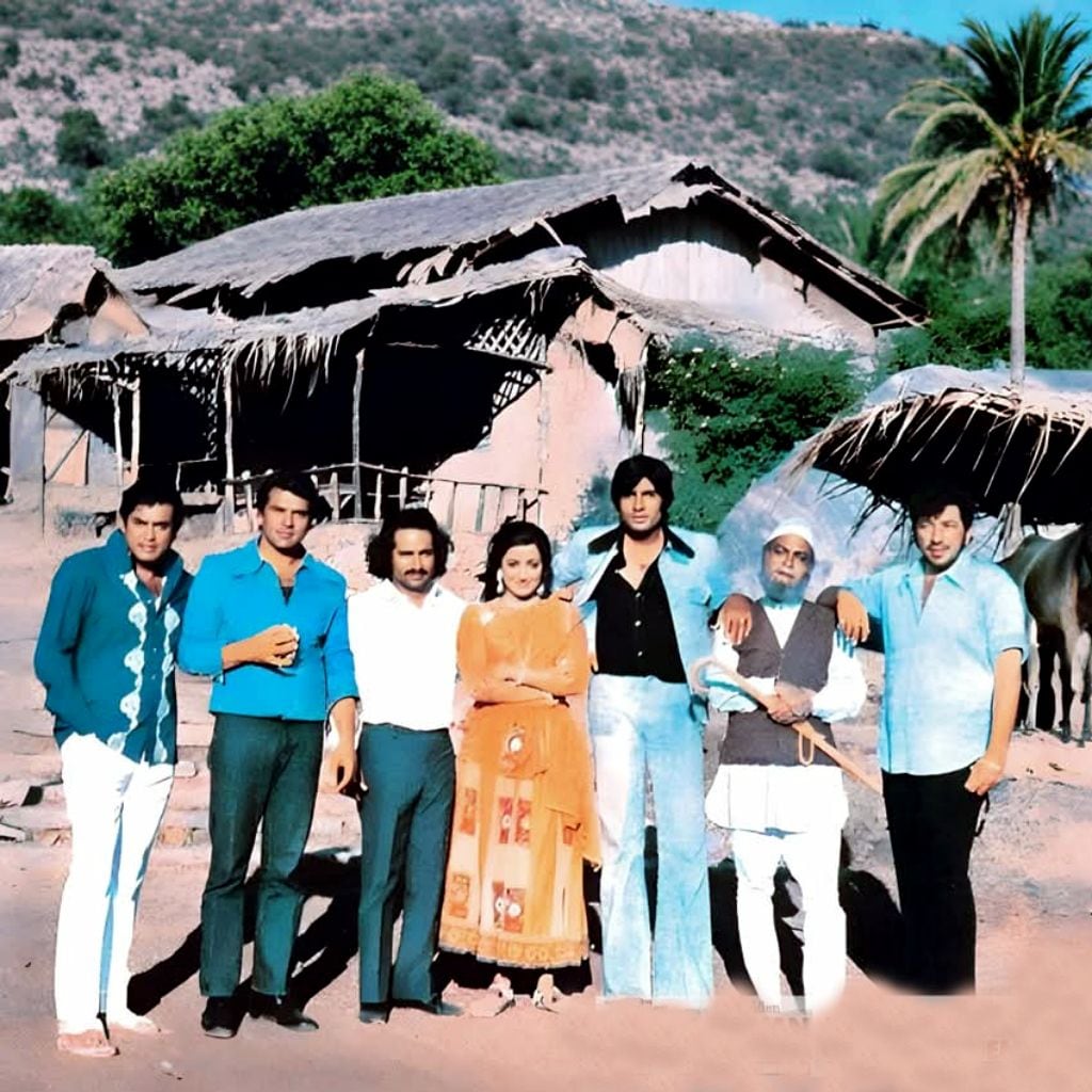 Made on a budget of Rs 2-3 crore, Sholay earned over Rs 35 crore at the domestic box office and over Rs 25 crore worldwide. Made on a budget of Rs 2-3 crore, Sholay earned over Rs 35 crore at the domestic box office and over Rs 25 crore worldwide.