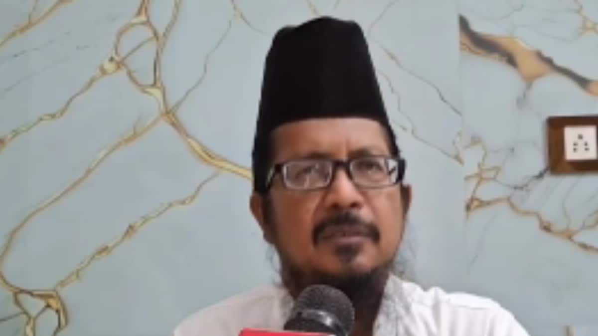 <div>'Go Home Straight After Friday Prayers': UP Cleric Urges Calm Amid 'I Love Muhammad' Row</div>