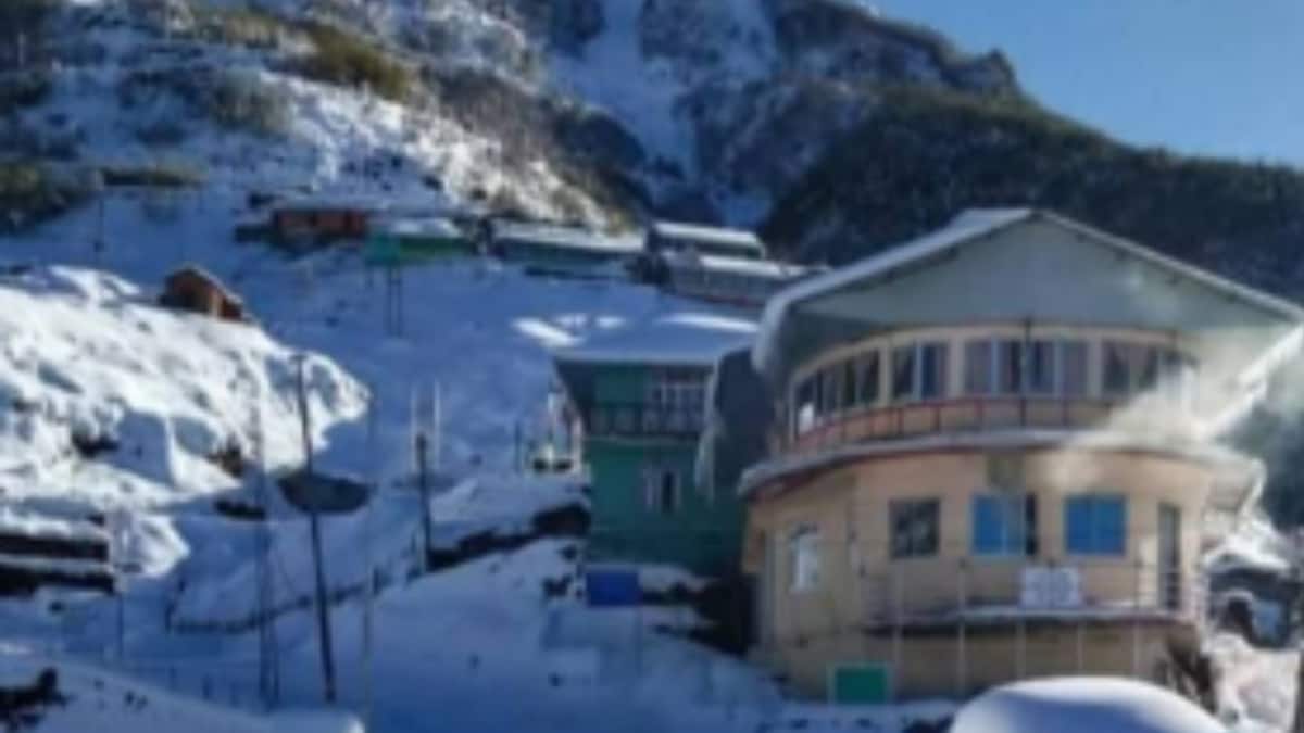 Fresh Snowfall Blankets Indo-China Border, IMD Issues Red Alert In Sikkim; Traffic Hit