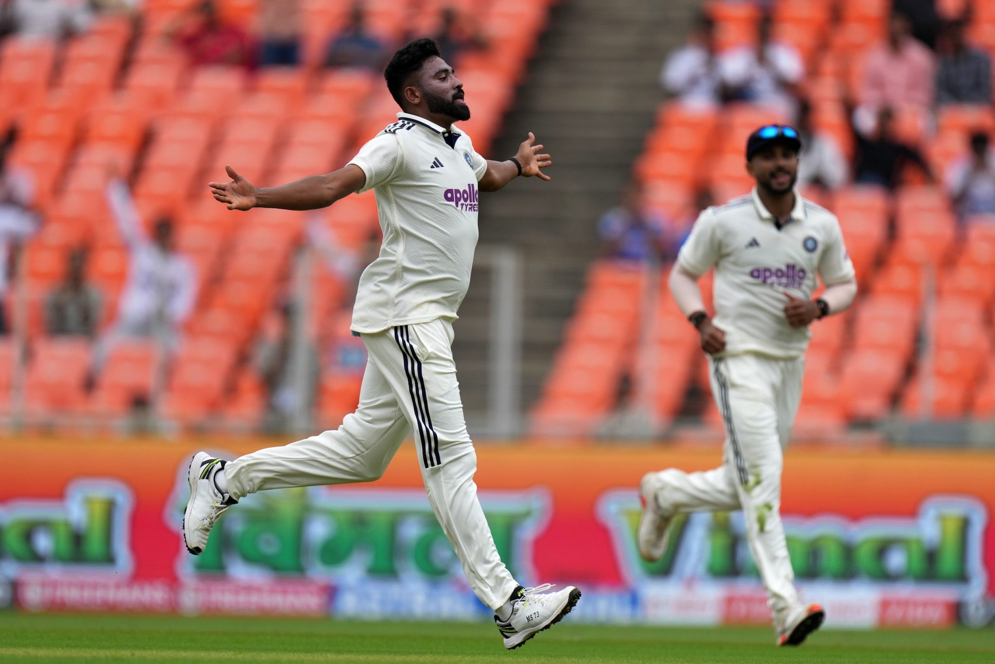 The first breakthrough came on the fifth delivery of Siraj’s second over, a short-length ball that bounced extra. Tagenarine Chanderpaul (0) attempted to guide it down the leg, but Dhruv Jurel dived to his right and took a clean catch. The first breakthrough came on the fifth delivery of Siraj’s second over, a short-length ball that bounced extra. Tagenarine Chanderpaul (0) attempted to guide it down the leg, but Dhruv Jurel dived to his right and took a clean catch.