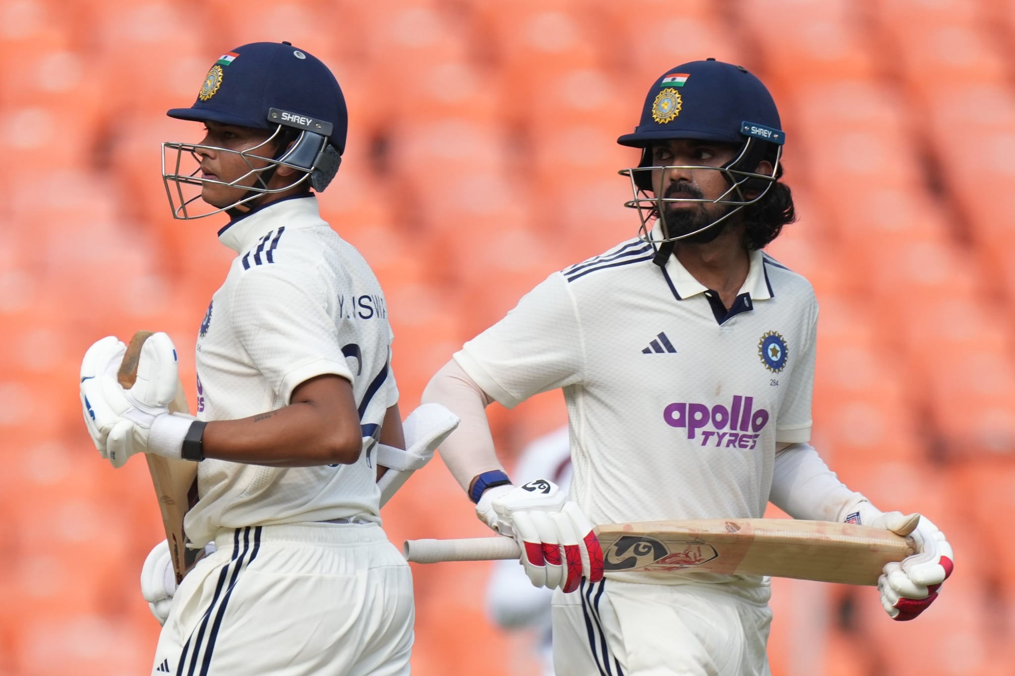 Yashasvi Jaiswal (36) e o estreante B Sai Sudharsan (7) caíram após o início, deixando o capitão Shubman Gill (18*) ao lado de Rahul com a Índia seguindo 41 corridas. Yashasvi Jaiswal (36) e o estreante B Sai Sudharsan (7) caíram após o início, deixando o capitão Shubman Gill (18*) ao lado de Rahul com a Índia seguindo 41 corridas.