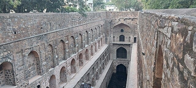 Agrasen Ki Baoli, Delhi: An ancient stepwell with eerie vibes and tales of ghost sightings. The deep, dark waters and narrow steps make it a creepy exploration spot. (Image: Wikimedia Commons) Agrasen Ki Baoli, Delhi: An ancient stepwell with eerie vibes and tales of ghost sightings. The deep, dark waters and narrow steps make it a creepy exploration spot. (Image: Wikimedia Commons)