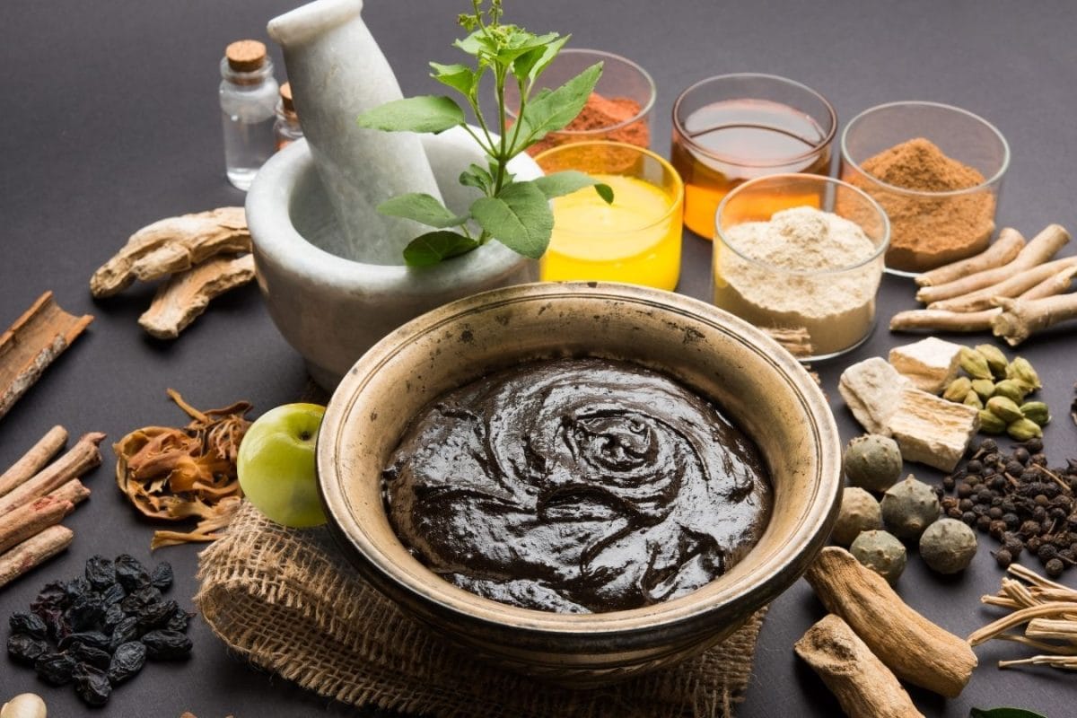 5 Ayurvedic Home Remedies That Went Viral In 2025