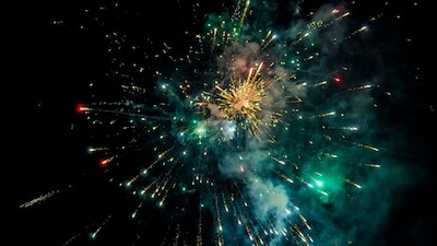  Canva)