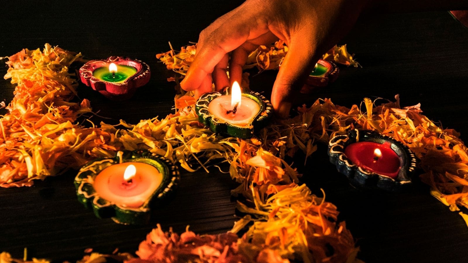 Dhanteras 2025: Heartfelt Wishes To Share With Your Loved Ones