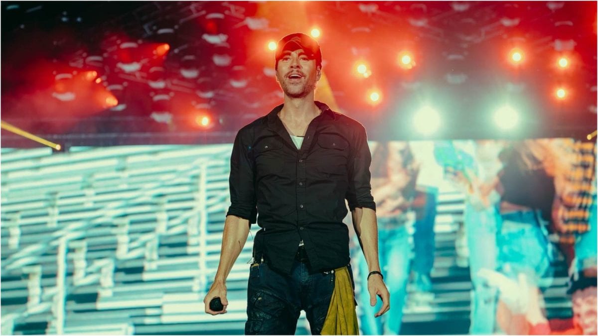 Enrique Iglesias Leaves 30,000 Fans In Awe At His Blockbuster Mumbai Concert On Day 2 Enrique Iglesias Leaves 30,000 Fans In Awe At His Blockbuster Mumbai Concert On Day 2