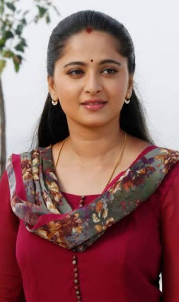 Here, we are talking about South actress Anushka Shetty, who made her acting debut with the 2005 film Super. Here, we are talking about South actress Anushka Shetty, who made her acting debut with the 2005 film Super.