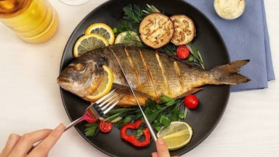 With these 13 tips, you can master fish fry and enjoy a delicious, golden-crispy treat every time! (News18)