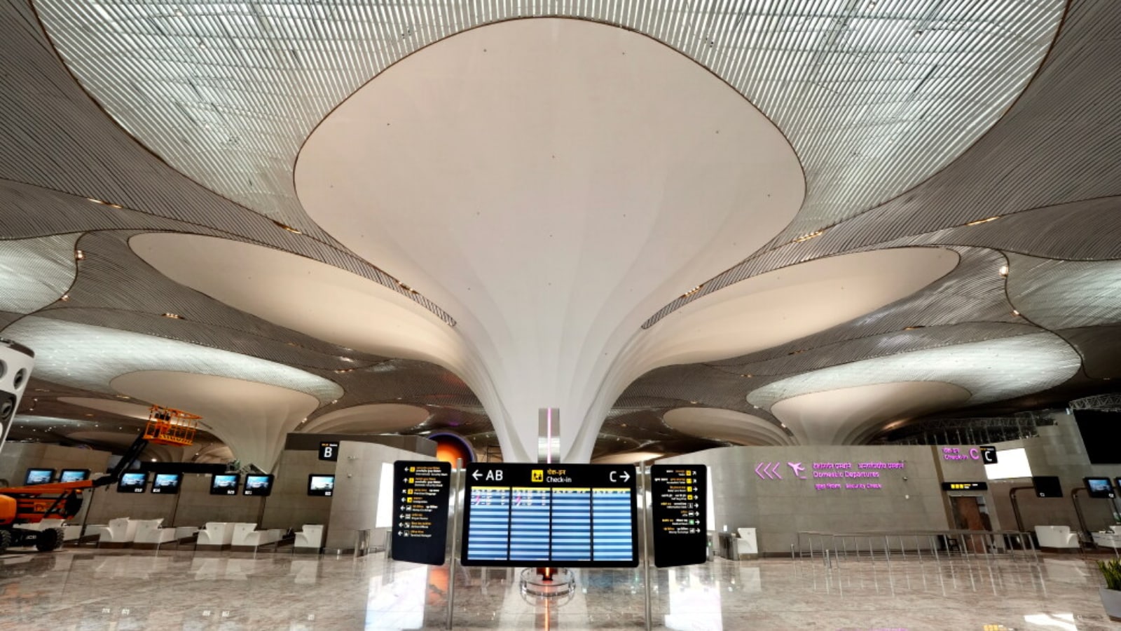 From seamless check-ins to lush indoor gardens, airports today are competing to deliver comfort, efficiency, and even a touch of luxury. The 2026 Skytrax World Airport Awards highlight this shift, with Asia emerging as the undisputed leader in global aviation. In fact, the top five airports in the world are all located in Asia, underscoring the region’s commitment to passenger satisfaction and cutting-edge infrastructure. Here’s how the top 10 airports ranked this year.