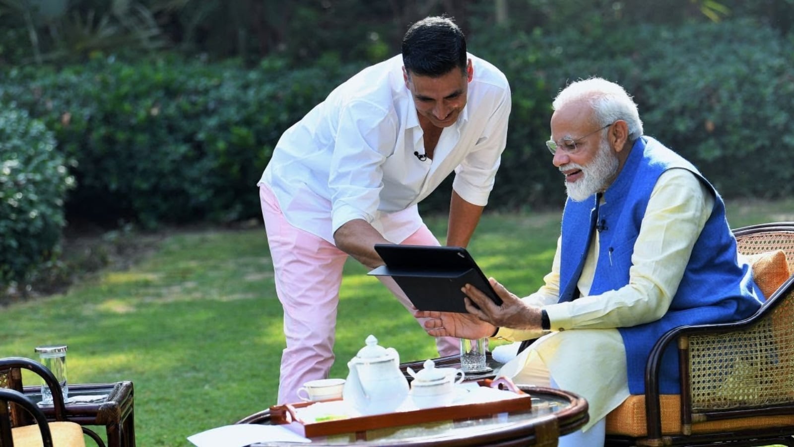 ‘Nahi Sudhrunga’: Akshay Kumar Revisits Viral ‘Mango’ Moment With PM Modi; Asks THIS To Devendra Fadnavis