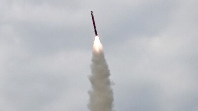 Japan issued an emergency alert after North Korea launched a suspected ballistic missile, prompting security concerns ahead of Xi Jinping’s meeting with Lee Jae Myung. (Image: AFP)