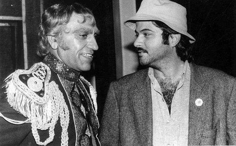 Від культового діалогу «Mogambo Khush Hua» до пісні Шрідеві «Hawa Hawai», «Містер Індія» вразив глядачів своєю цікавою історією, діалогами та піснями та залишається одним із найпопулярніших фільмів Боллівуду навіть сьогодні. Від культового діалогу «Mogambo Khush Hua» до пісні Шрідеві «Hawa Hawai», «Містер Індія» вразив глядачів своєю цікавою історією, діалогами та піснями та залишається одним із найпопулярніших фільмів Боллівуду навіть сьогодні.