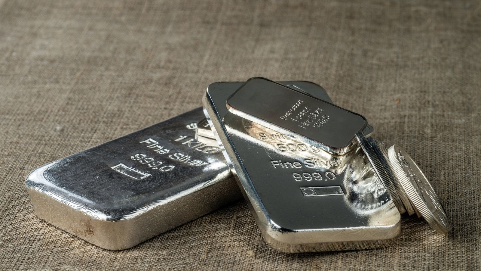 Diwali 2025: Quão alto os preços de ouro e prata podem percorrer 50% de aumento?