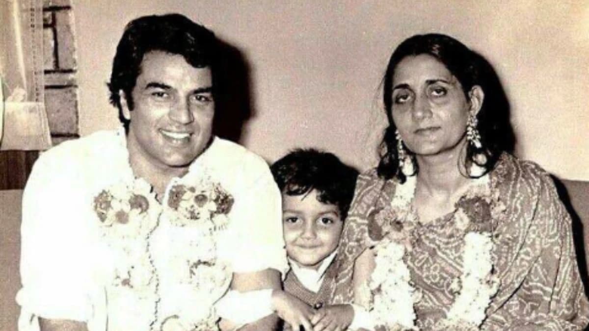 His first wife, Prakash Kaur, found herself adjusting to a completely new world — from a quiet, traditional upbringing to the glamour and chaos of a superstar’s life. Their life together was soon tested when Dharmendra’s love story with actress Hema Malini began. His first wife, Prakash Kaur, found herself adjusting to a completely new world — from a quiet, traditional upbringing to the glamour and chaos of a superstar’s life. Their life together was soon tested when Dharmendra’s love story with actress Hema Malini began.
