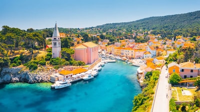 Blessed with clear skies and minimal light pollution, Lošinj feels made for night explorers