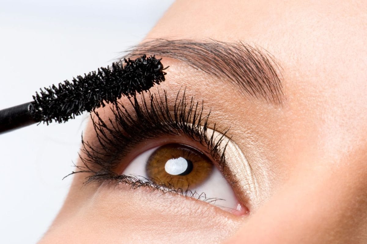 When Beauty Turns Risky: How Mascara Affects Your Eyes Over Time