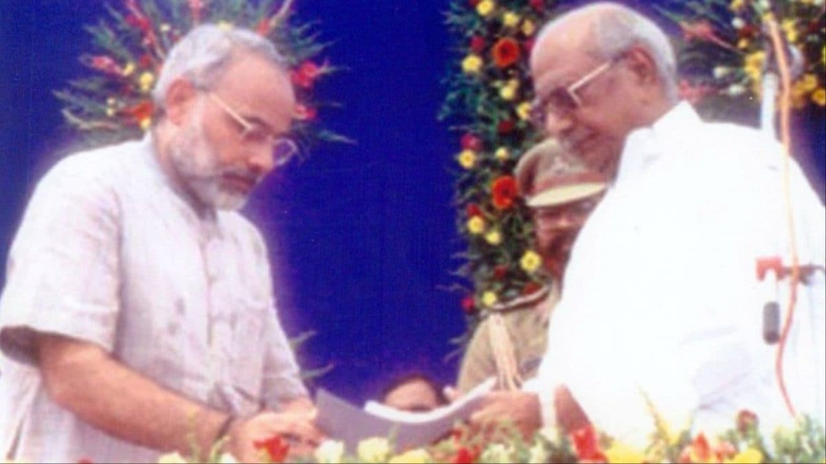 <div>'Countless Blessings': PM Modi Marks 25 Years As Head Of Govt With Gujarat Oath Throwback Photo</div>