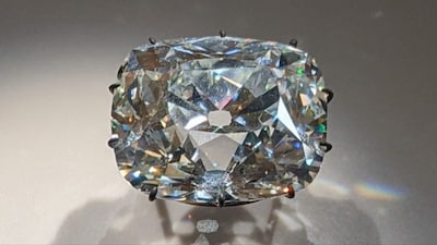 The Regent Diamond traces its origins to the Golconda region of India. 