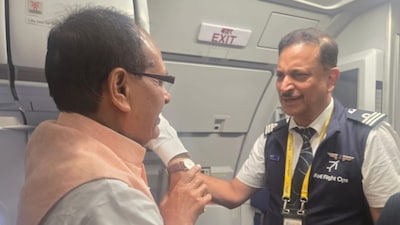 Shivraj went on to describe how Rudy guided passengers to look out from their windows for scenic views. (X)