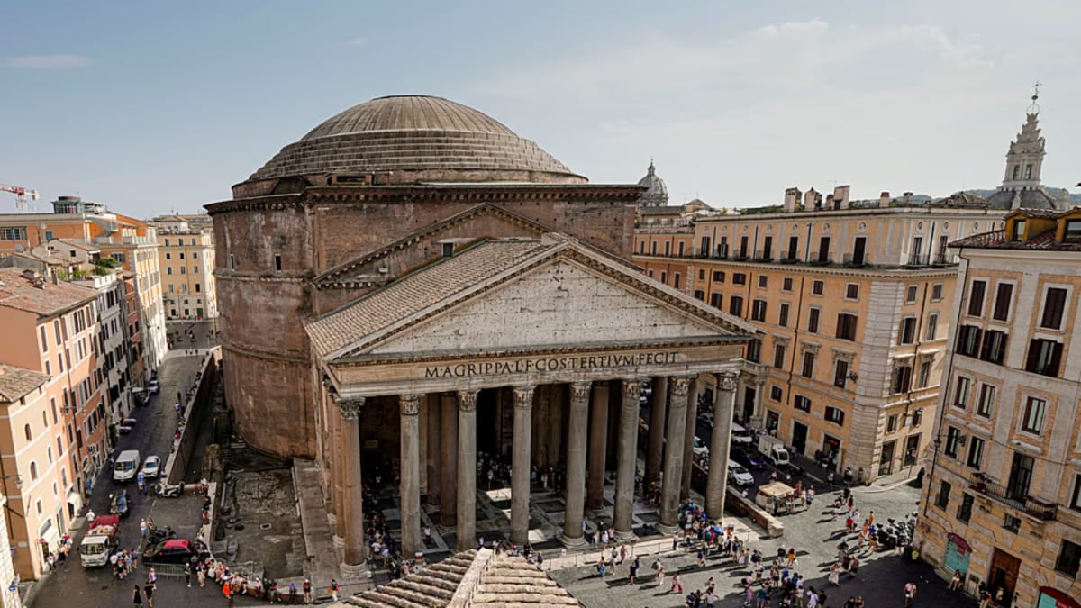 Japanese Tourist Falls To Death From Outer Wall Of Rome’s Pantheon