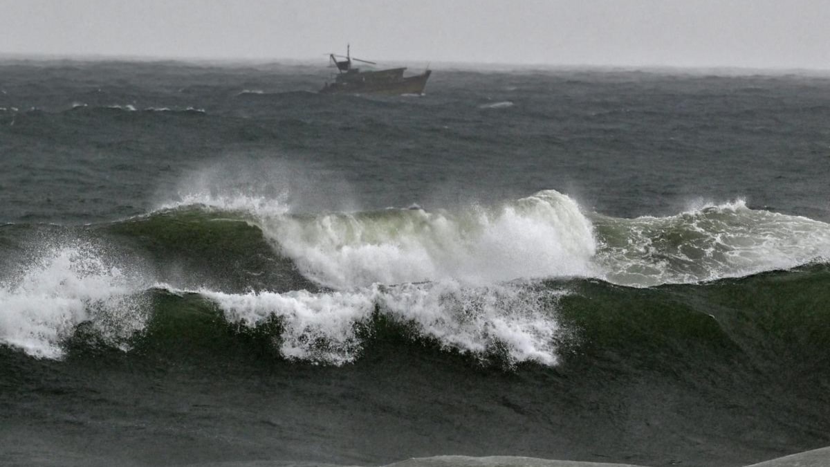 Cyclone Montha: Over 60 Trains Cancelled, Flights Hit As Storm Set To Make Landfall, Andhra Braces For Impact | India News Cyclone Montha: Over 60 Trains Cancelled, Flights Hit As Storm Set To Make Landfall, Andhra Braces For Impact | India News