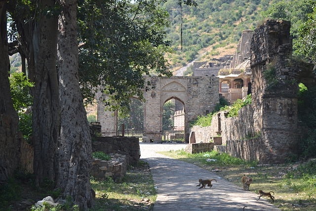 Bhangarh Fort, Rajasthan: Known as one of the most haunted places in India, this 17th-century fort is surrounded by legends of curses and paranormal activity. However, entry after sunset is strictly prohibited. (Image: Wikimedia Commons) Bhangarh Fort, Rajasthan: Known as one of the most haunted places in India, this 17th-century fort is surrounded by legends of curses and paranormal activity. However, entry after sunset is strictly prohibited. (Image: Wikimedia Commons)