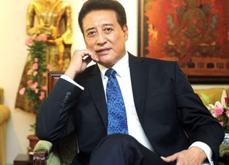 Salman Khan, one of the industry heavyweights, and Danny Denzongpa, known for his strong performances and discipline, met for the first time on the set of Sanam Bewafa. Salman Khan, one of the industry heavyweights, and Danny Denzongpa, known for his strong performances and discipline, met for the first time on the set of Sanam Bewafa.