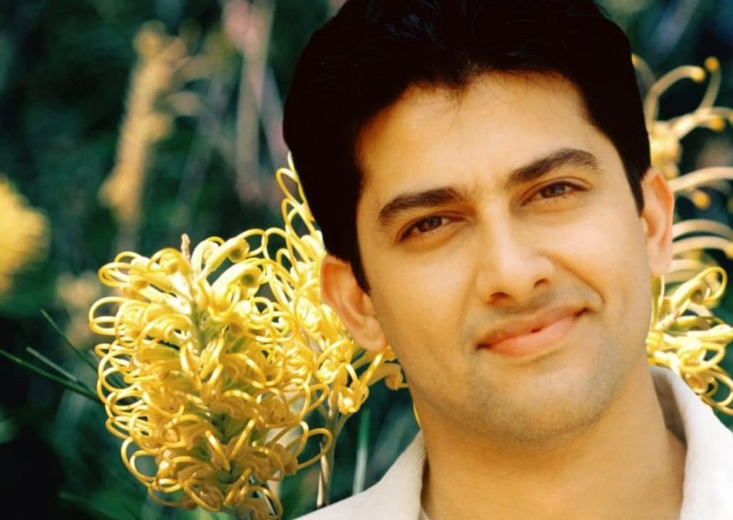 Коли він навчався в школі, він пройшов прослуховування для кількох телевізійних рекламних роликів, тому що йому подобалася камера. Свою кар'єру вона почала як дитяча модель для бренду дитячого харчування Farex. Його поява в рекламі Cola назавжди змінила його життя. Коли він навчався в школі, він пройшов прослуховування для кількох телевізійних рекламних роликів, тому що йому подобалася камера. Свою кар'єру вона почала як дитяча модель для бренду дитячого харчування Farex. Його поява в рекламі Cola назавжди змінила його життя.