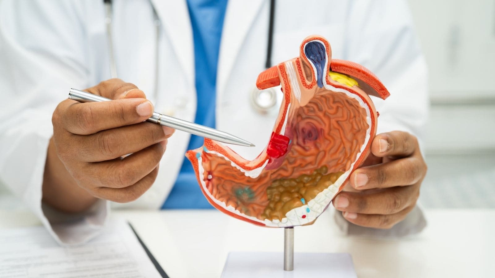 Stomach Cancer: 5 Morning Symptoms You Shouldn’t Ignore Stomach Cancer: 5 Morning Symptoms You Shouldn’t Ignore