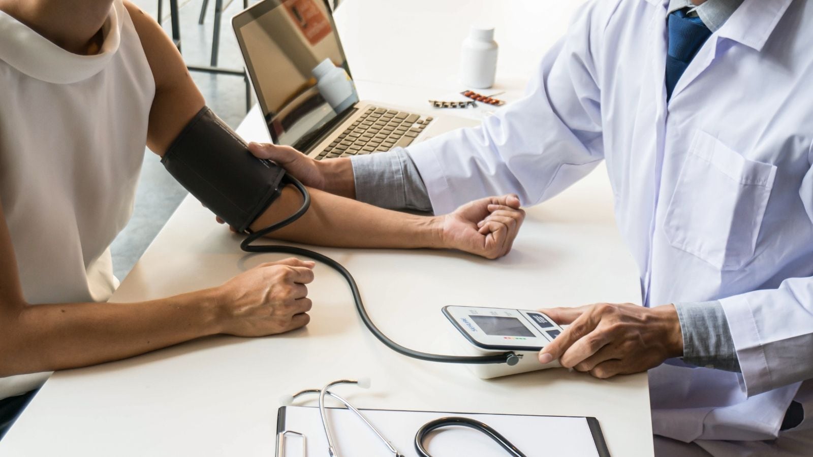 Stomach Cancer: 5 Morning Symptoms You Shouldn’t Ignore Stomach Cancer: 5 Morning Symptoms You Shouldn’t Ignore