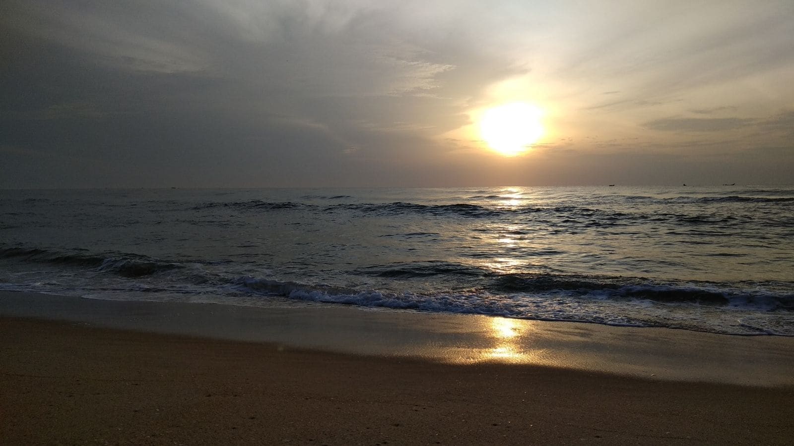 This Is India’s Only State To Witness Sunrise And Sunset From One Beach This Is India’s Only State To Witness Sunrise And Sunset From One Beach
