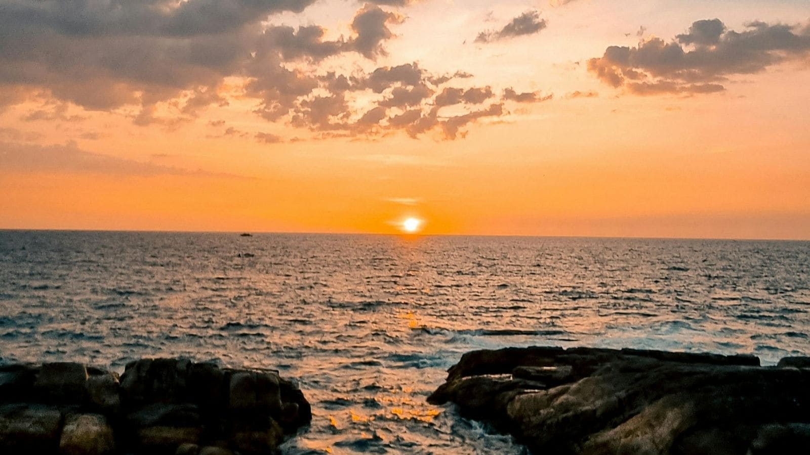 This Is India’s Only State To Witness Sunrise And Sunset From One Beach This Is India’s Only State To Witness Sunrise And Sunset From One Beach