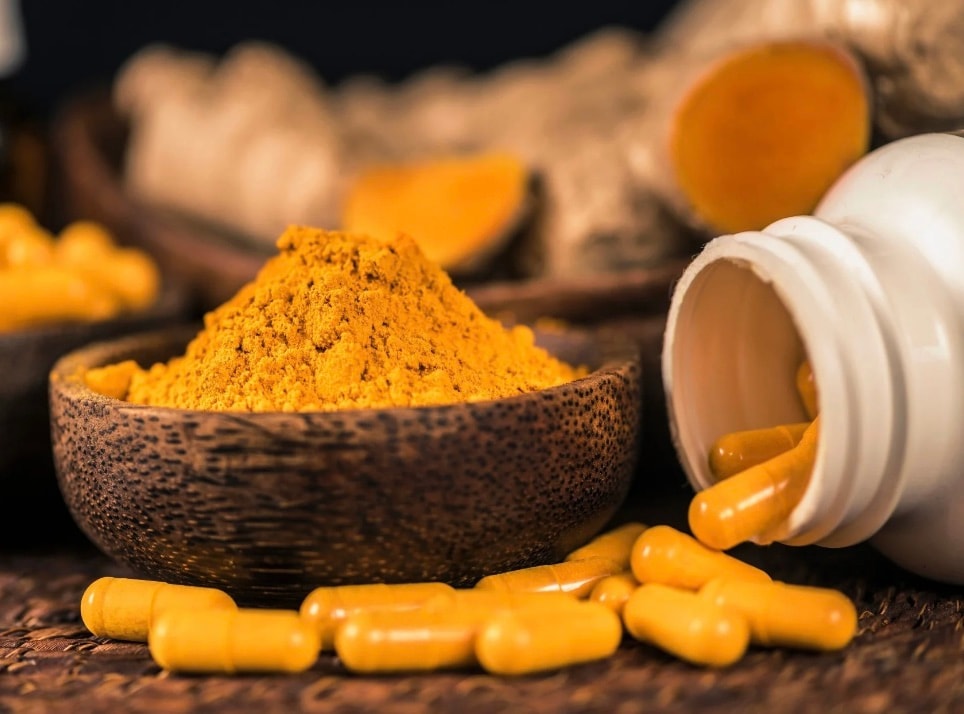 Turmeric: It contains curcumin, a powerful anti-inflammatory that helps reduce lung inflammation and fights free radicals caused by air pollution. Turmeric: It contains curcumin, a powerful anti-inflammatory that helps reduce lung inflammation and fights free radicals caused by air pollution.