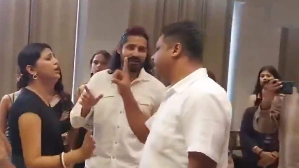 <div>'Against Culture': Right-Wing Group Disrupts Miss Rishikesh Pageant Rehearsal | Video</div>